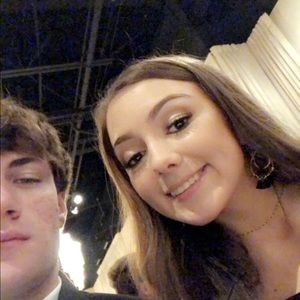 Meet your Posher, Olivia